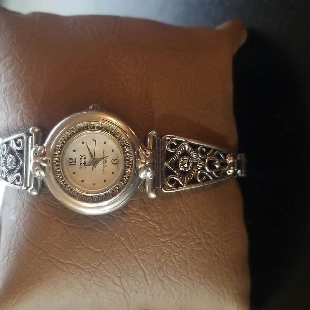 Women's Wrist Watch Kathy Ireland!! Water Resistant Quartz